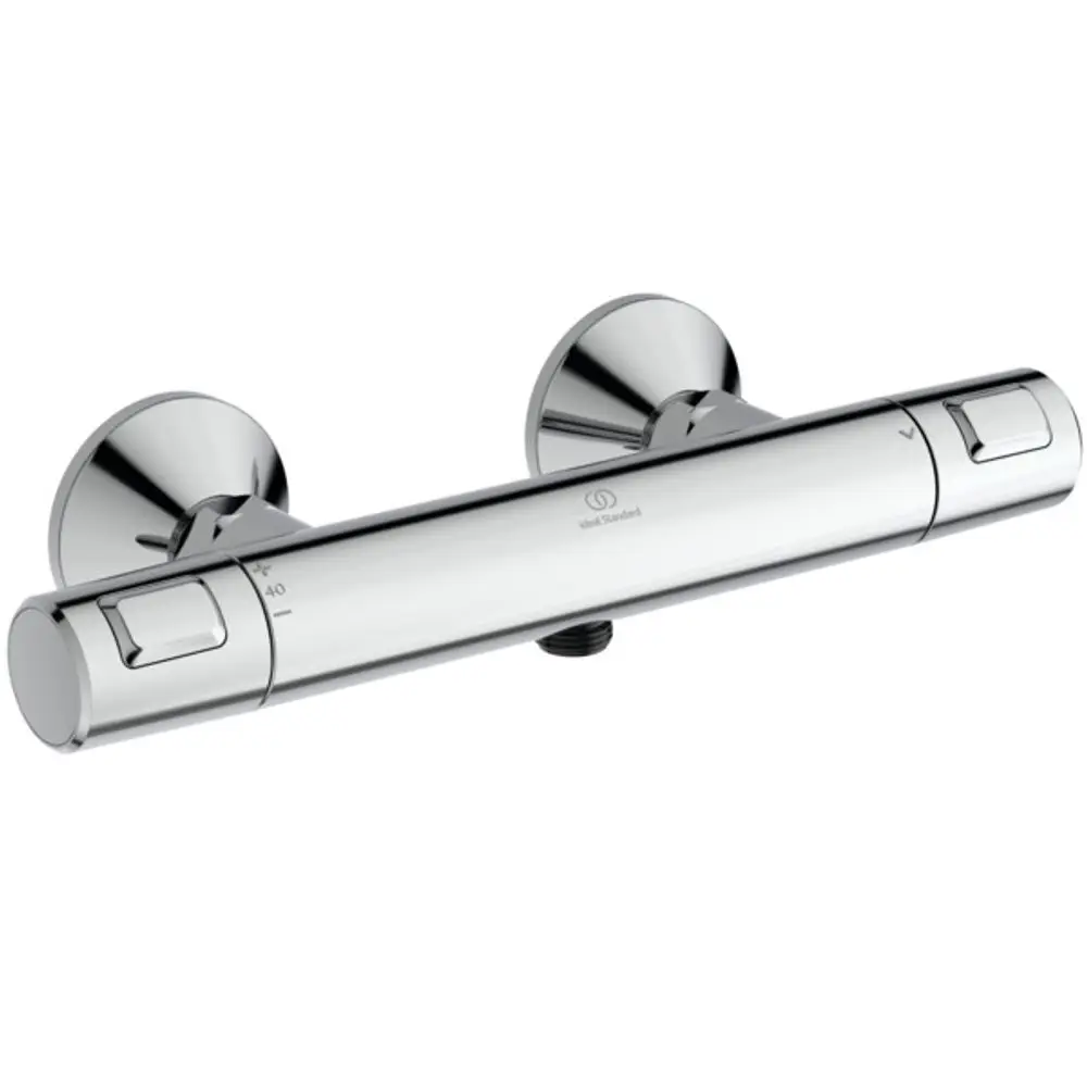 Brausethermostat von Ideal Standard in verchromtem Finish, mit Temperaturregler und zwei Betätigungen, montiert zwischen zwei Wandhalterungen.